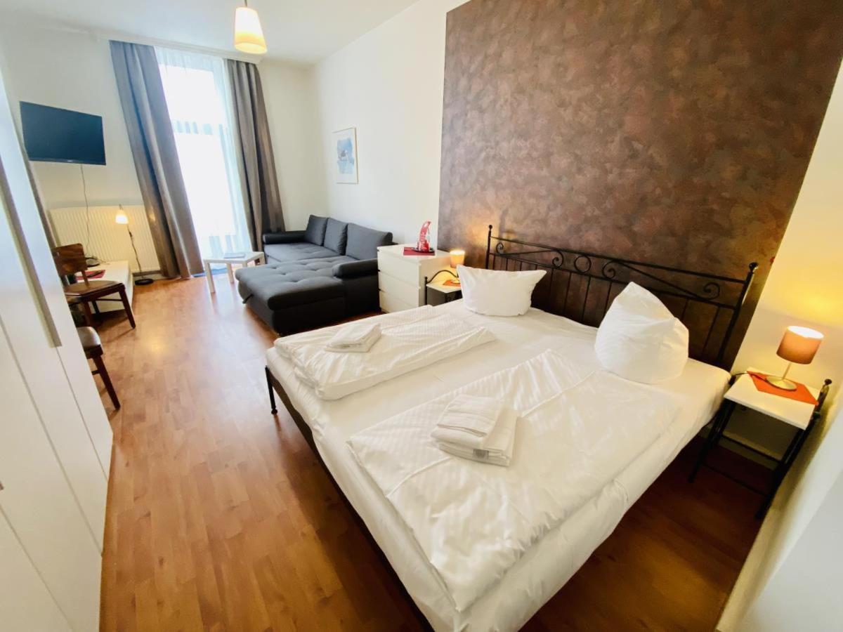 Doppelzimmer Cocktail, Direkt Am Alten Strom Rostock Bagian luar foto